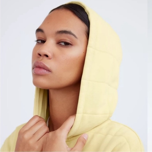 Aritzia TNA Quilted Sweatshirt - Picture 4 of 8